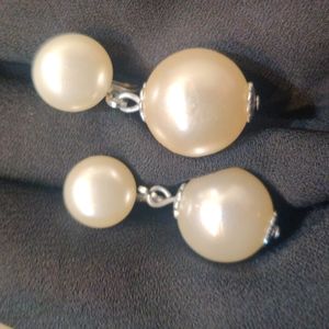 Screw back pearl like earrings